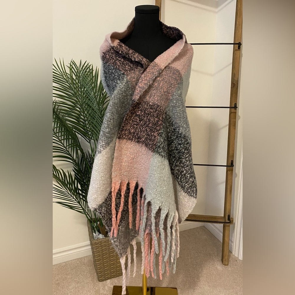 Elegant Pink and Grey Scarf
